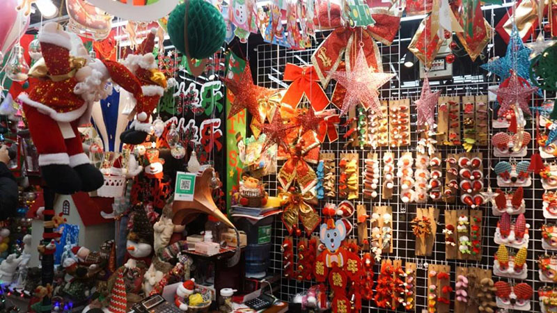 向老外出口圣誕用品，浙江義烏商人年銷數千萬